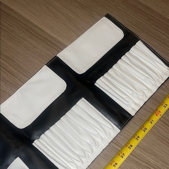 Makeup Brushes Organizer Black and White Tool Organizer (READ DESCRIPTION) - Picture 5 of 10